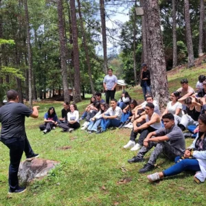 capacitaciones en Honduras de liderazgo-3. Brindando taller 1
