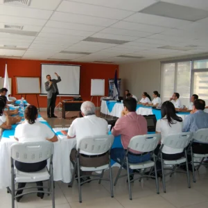 capacitaciones en Honduras de liderazgo-3. Brindando taller 3