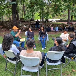 capacitaciones en Honduras de liderazgo-3. Brindando taller 6